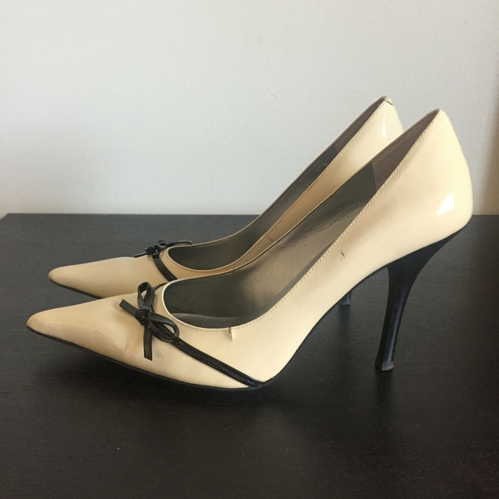 Guess Parent Leather Pumps - Picture 3 of 5